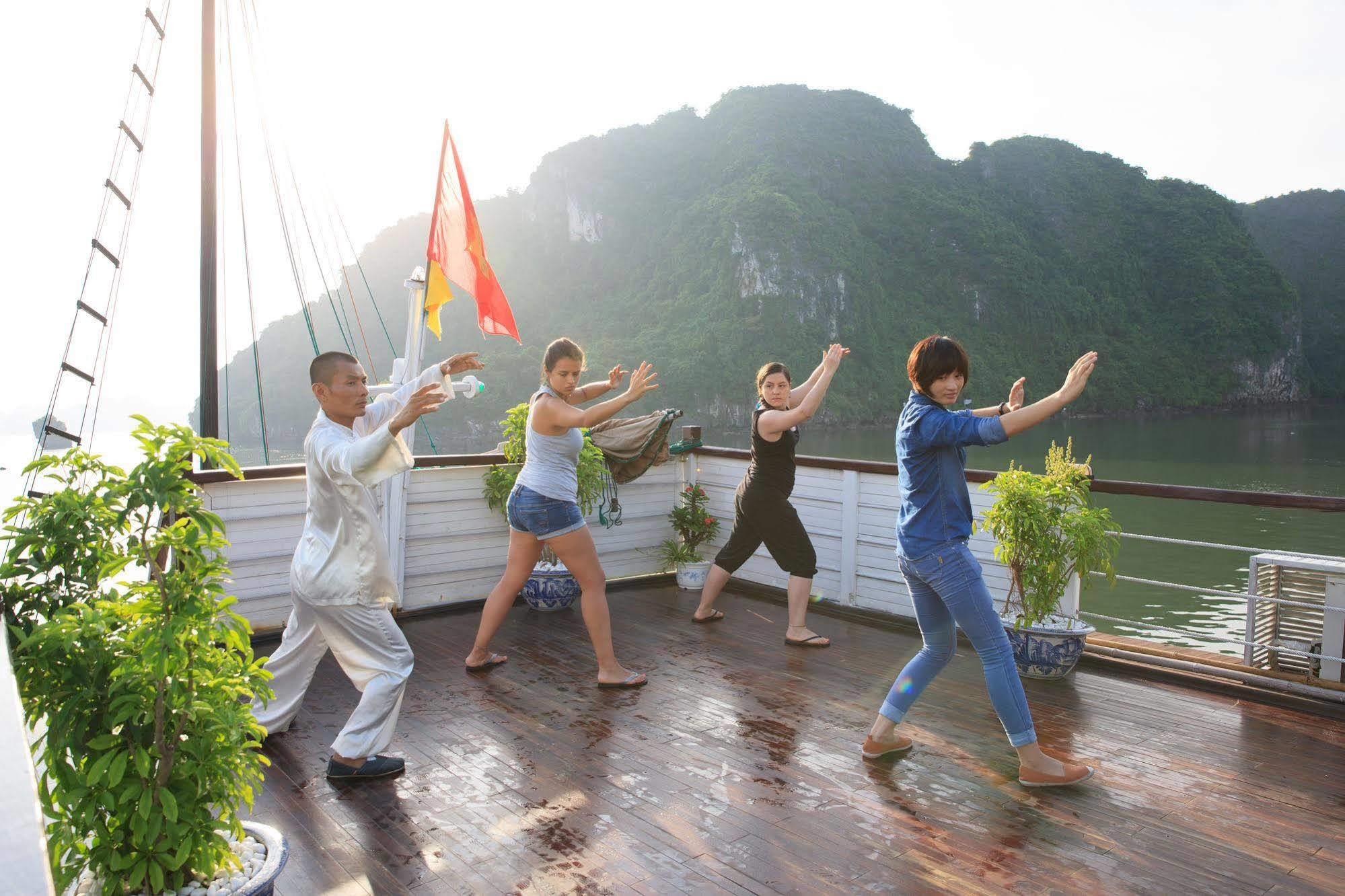 Hotel Garden Bay Luxury Cruise Ha Long Exteriér fotografie