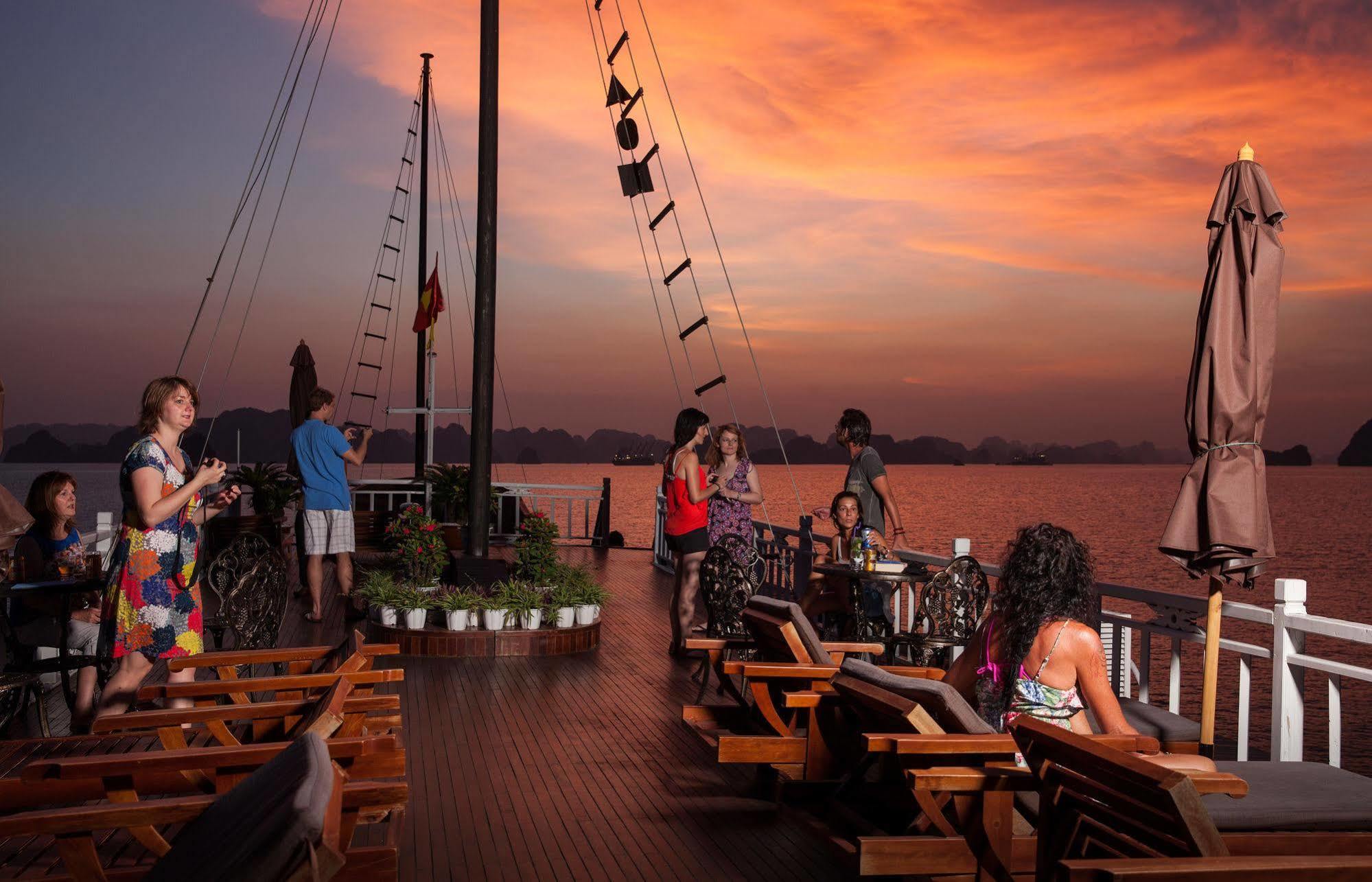 Hotel Garden Bay Luxury Cruise Ha Long Exteriér fotografie